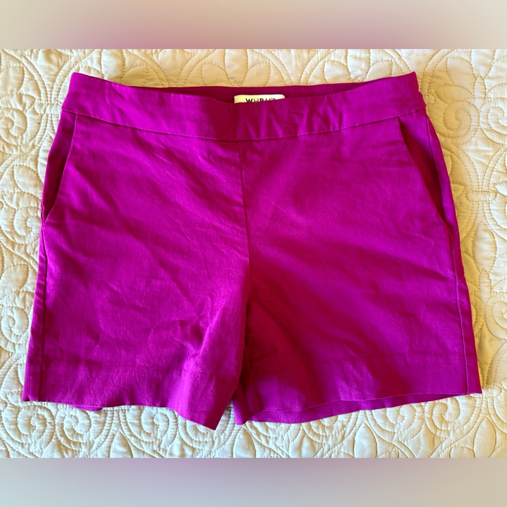 WHBM magenta stretchy shorts, pull on shorts. Nice ponte like fabric 4.5” inseam
